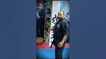 الدفاع ضد الدفع على الصدر الخطوة الأولى للسيطرة Selfdefense قتالات Mma 