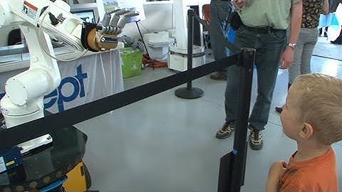 Robots, Inventors Take Center Stage at Stanford Event