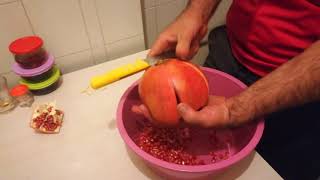 NAR NASIL AYIKLANIR.How to extract a pomegranate PRATİK VE TEMİZ BİR  YÖNTEM. İZLE VE BEGEN.