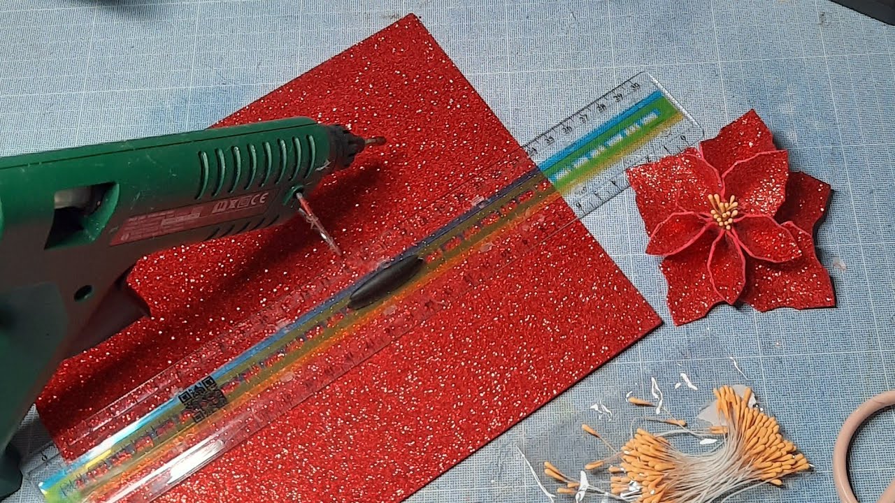 Lot D'œillets Mixte Environ 250 Pièces - Feuilles, Poinsettias, Canne à Sucre, Rubans, Train - Aluminium Multicolore