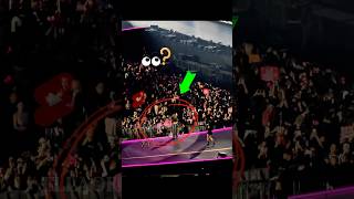 Full View When Lisa Gets The Giant Light Stick