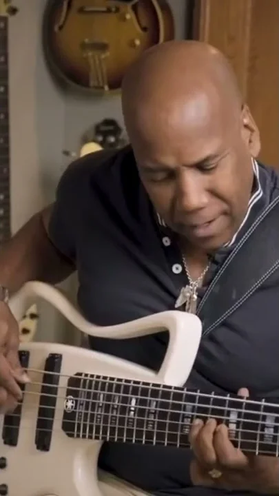Nathan East's New Signature Bass... And It Looks W...