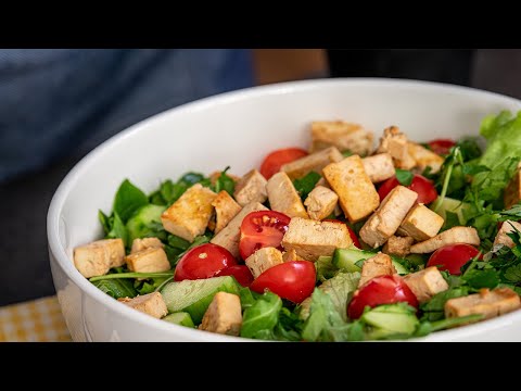 Видео: Зеленчукова салата със сирене тофу