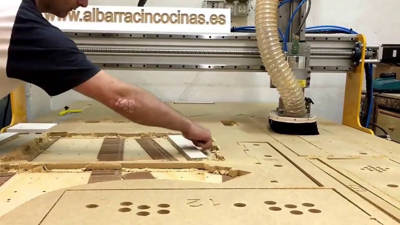 Maquina arcade  cortada con fresadora Cnc, diseño hecho por Jordi Martin