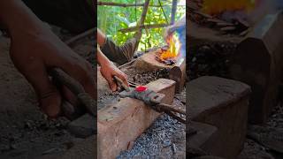 #ironwork #music #metalart #medievalblacksmith #bushcraft #forgedfromiron #satisfying #metalwork