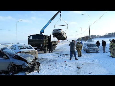 ДТП с участием двадцати автомобилей на трассе М5 на Урале