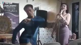 Anjimm jogetnya bikin biduan kencing di celana🤣🤣