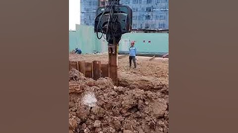 Khách Hàng Sử Dụng Búa Rung Hừng Sáng