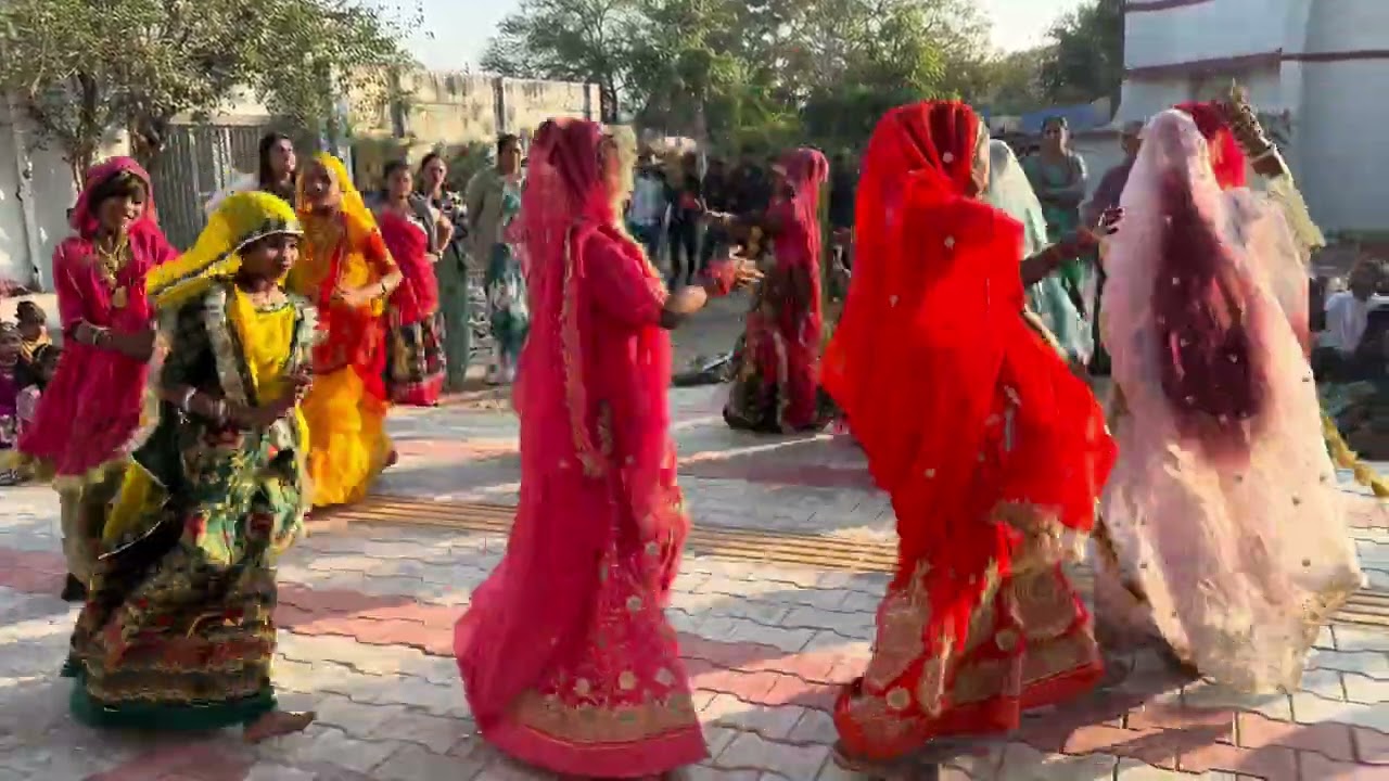 GHUMAR SONG PERFORM BY SCHOOL GIRLS