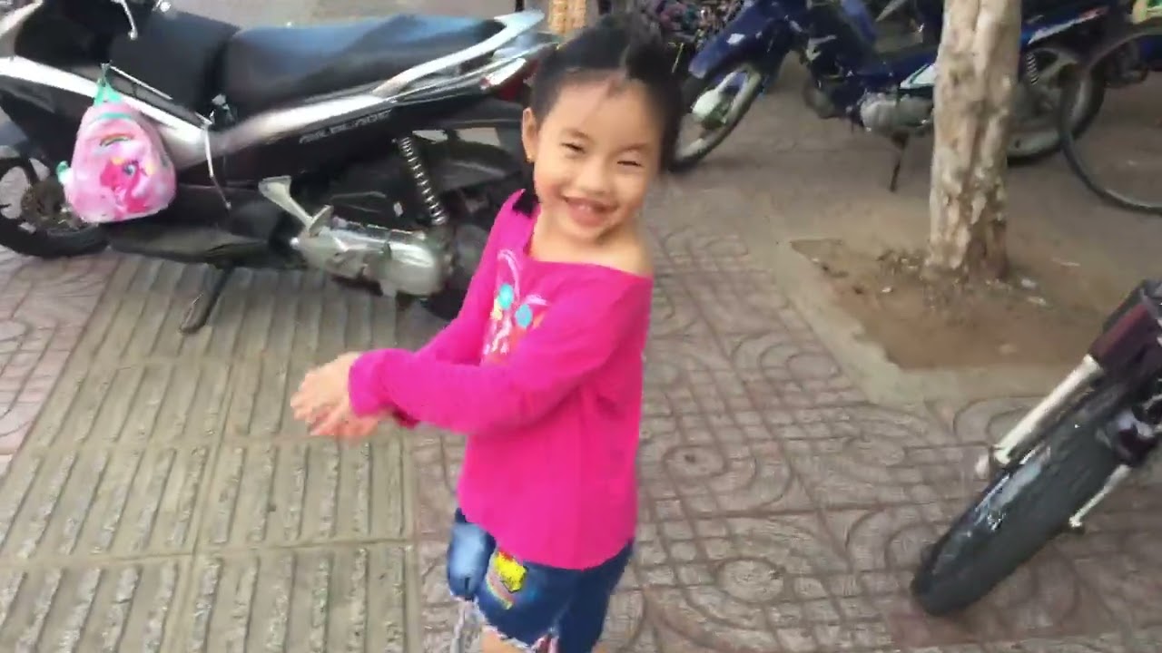 Cháu đi học về