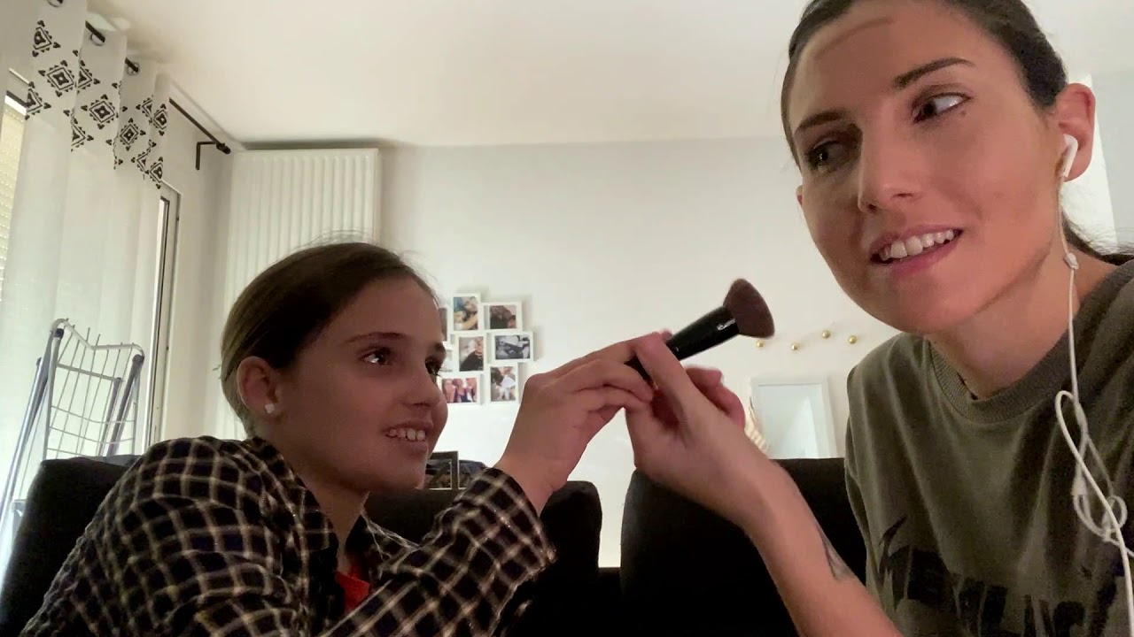 ASMR FR - Nina me maquille pour la 1ère fois - Chuchotements & visuels 🎀