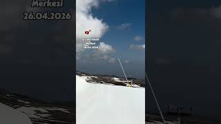 Erciyes kayak merkezi pist dışı kar tutuyor ama pistte kayak akıyor