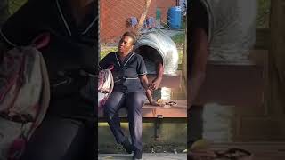 Mira La Serpiente Misteriosa 🙀🤷🏻‍♂️🪱🪱🪱😂😂 #funny #karate1 #prank #comedyfilms #humor #comedy #comedia