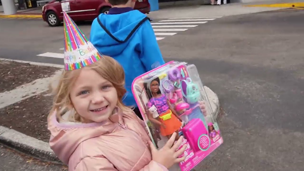 Chloes 6th Birthday vlog// Playing With Planes, Trampoline Park and Cake!