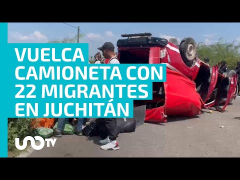 Imágenes: vuelca camioneta con 22 migrantes en Oaxaca