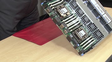 Lenovo ThinkSystem SR950 installing a RAID flash power module