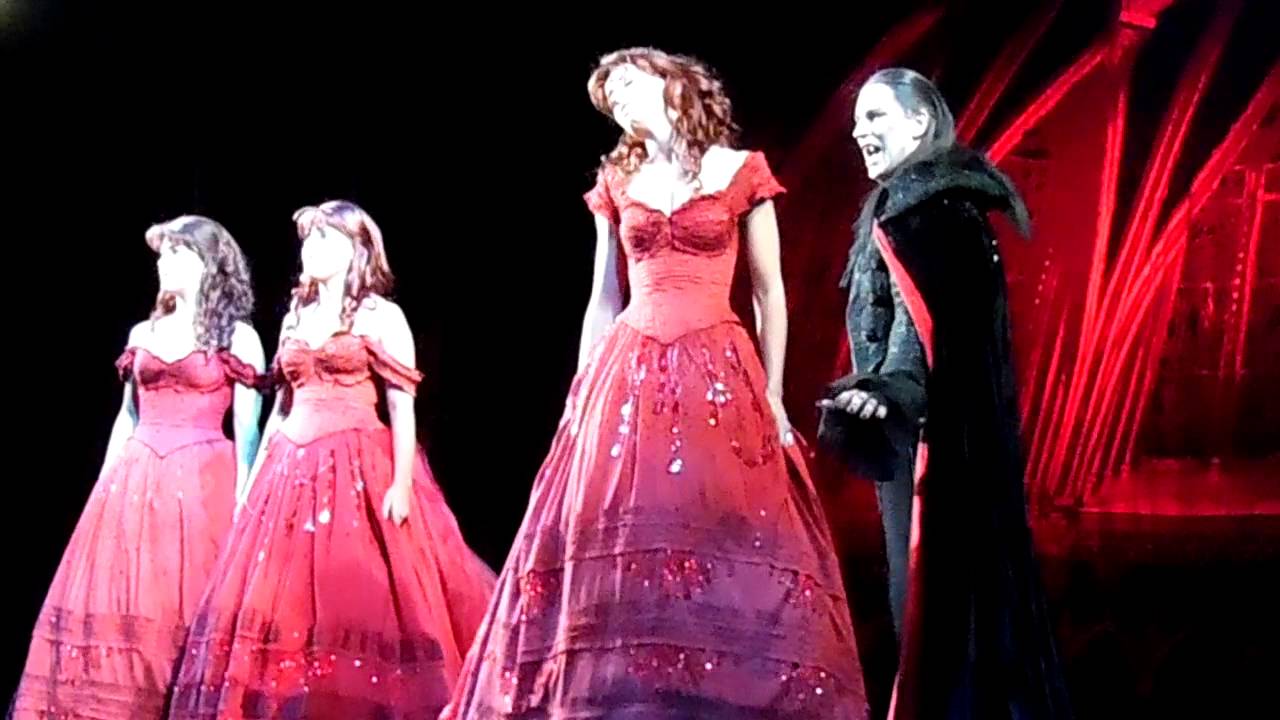 Szerelmi Duett - Teljes a sötét with 3 Sarahs and 3 Counts of Krolock  (30.08.14)