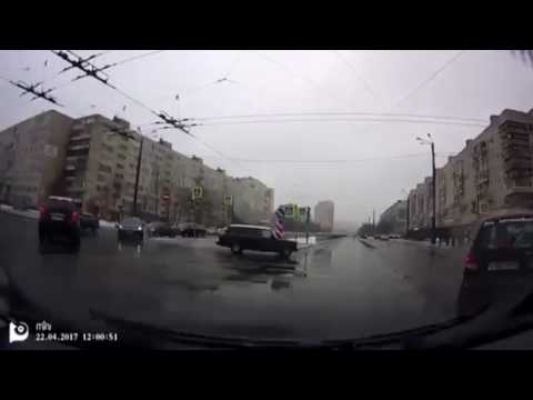 На перекрёстке Димитрова и Будапештской "Дэу Матиз" столкнулся с пожарной машиной На перекрёстке Димитрова и Будапештской "Дэу Матиз" столкнулся с пожарной машиной