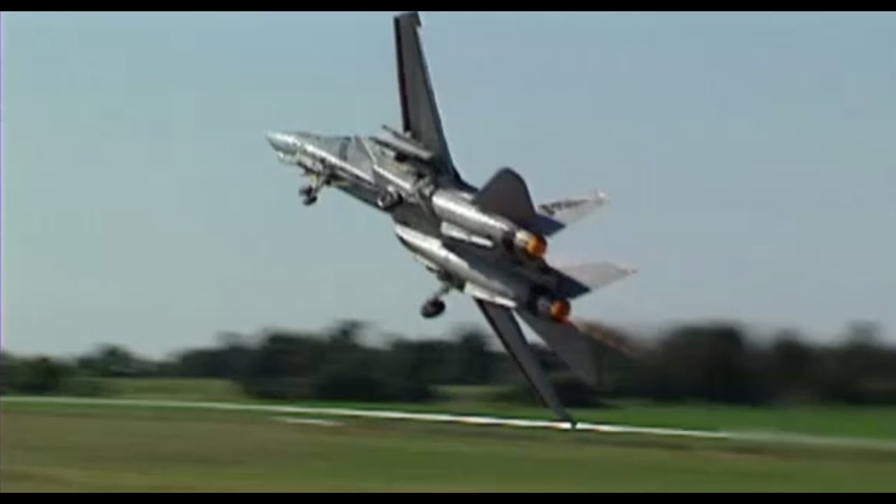 VFA-143 Pukin Dogs in the F-14b Tomcat - YouTube