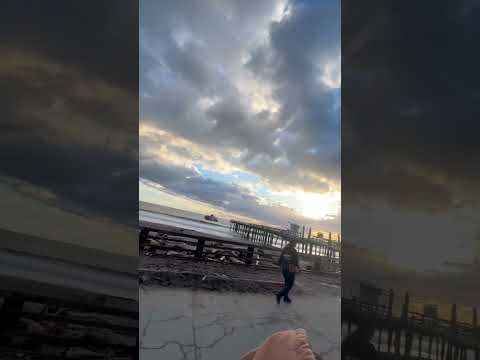 Video: Perkemahan Pantai Matahari Terbenam - Santa Cruz