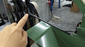 Operation of wasted material crushing machine Plastic teeth injection machine QLQ-DCM