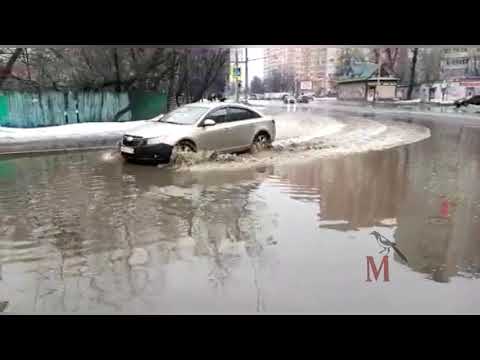 Наплаваться можно вдоволь. "Безымянная река" мерно несет свои воды по 1-му Люберецкому проезду