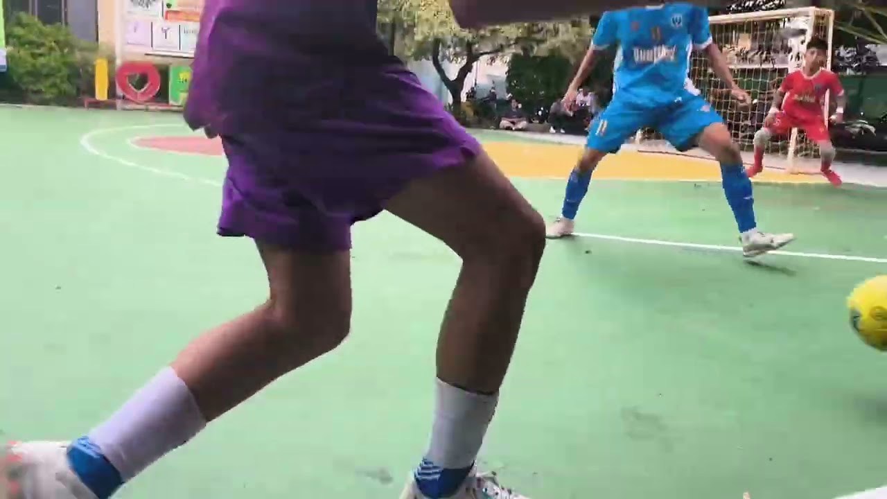 SMPN 215 VS SMPN 197. Kita harus gugur di 8 Besar