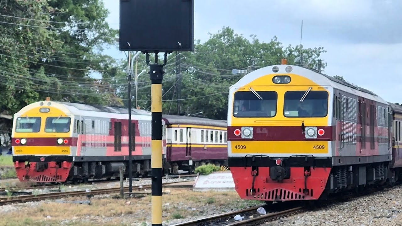 รถไฟยามเย็น 4 ขบวนที่สถานียะลาในวันเเห่งความรัก 