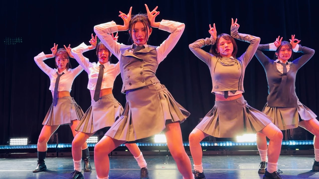 240929 에버글로우 EVERGLOW - Bon Bon Chocolat live @ PULSE & HEART TOUR 4K Front Row Fancam