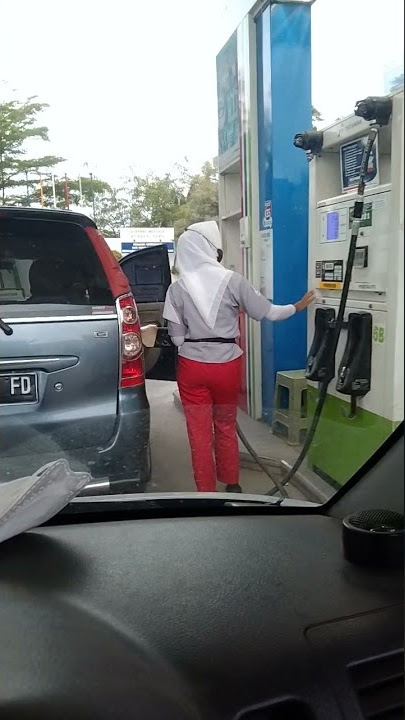 TERLALU SEXY PEGAWAI SPBU SULTAN