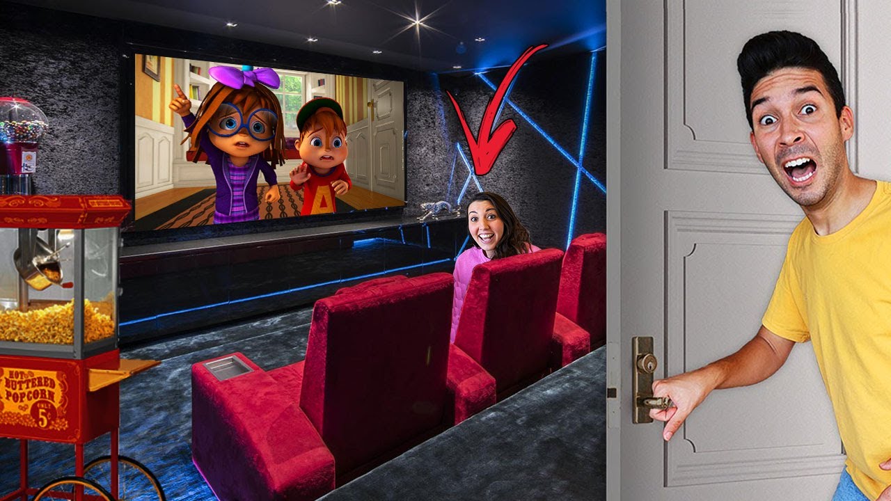 HO COSTRUITO UN CINEMA SEGRETO DI NASCOSTO NELLA NOSTRA CASA E ERICK NON LO SA!