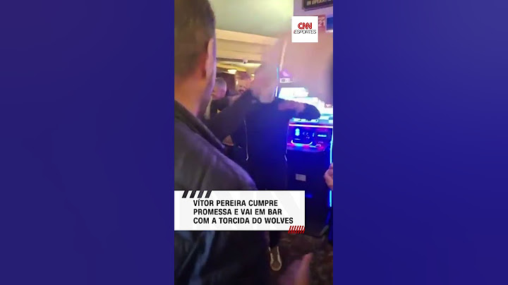 Vítor Pereira vai a bar com torcedores após vitória do Wolves | CNN ESPORTES