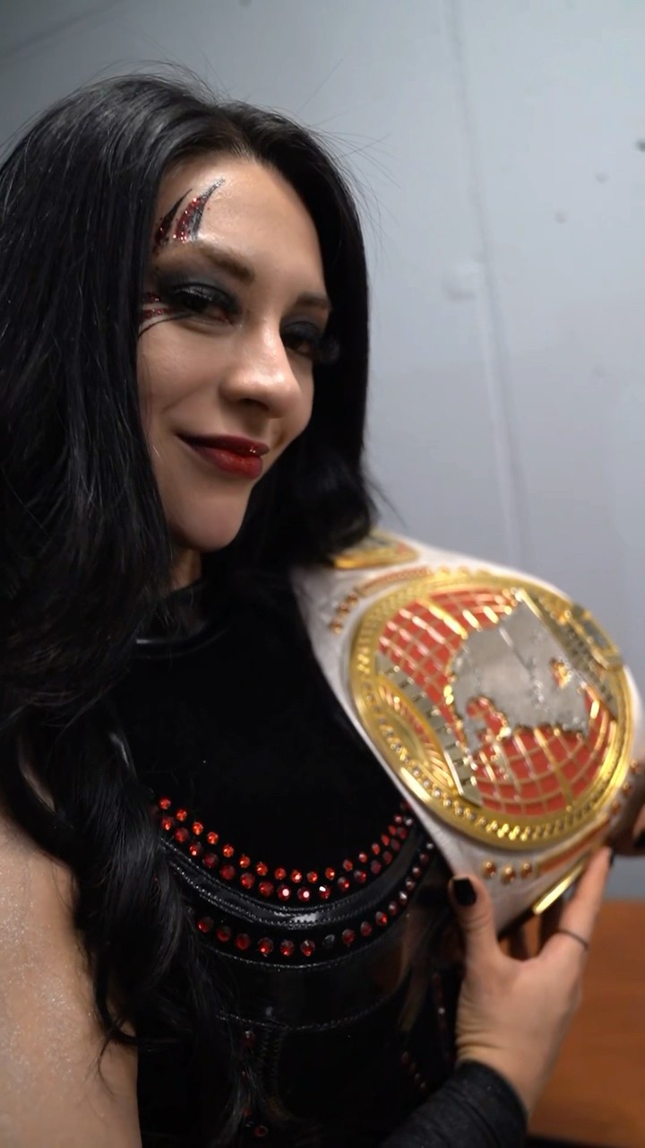Officially, official for Stephanie Vaquer! ?
