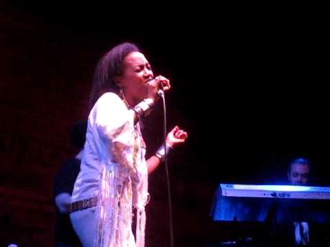 Dionne Farris - "Remember My Name"