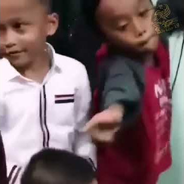 Lucu anak kecil joget asikkkk fail army