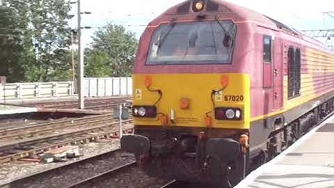 The Class 67 ‘Skips’ English, Welsh & Scottish Railway (EWS) No.67020 at Carlisle Citadel Station.