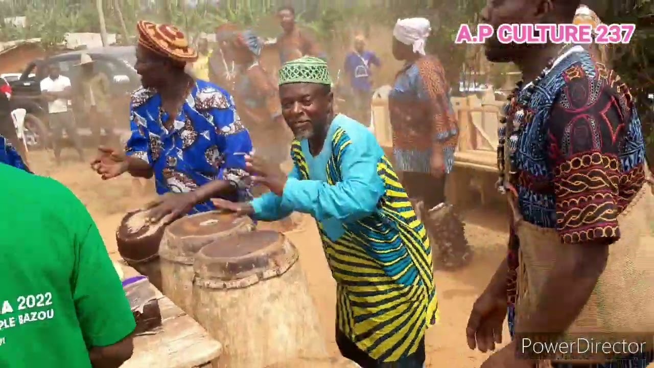 Bazou, Danse traditionnelle Bamileké dansé dans le Ndé