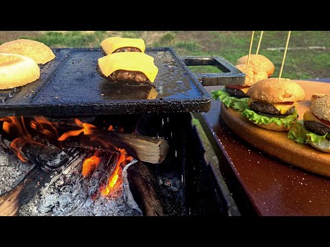 ГАМБУРГЕР по-Деревенски на костре. Rustic hamburger on a campfire.