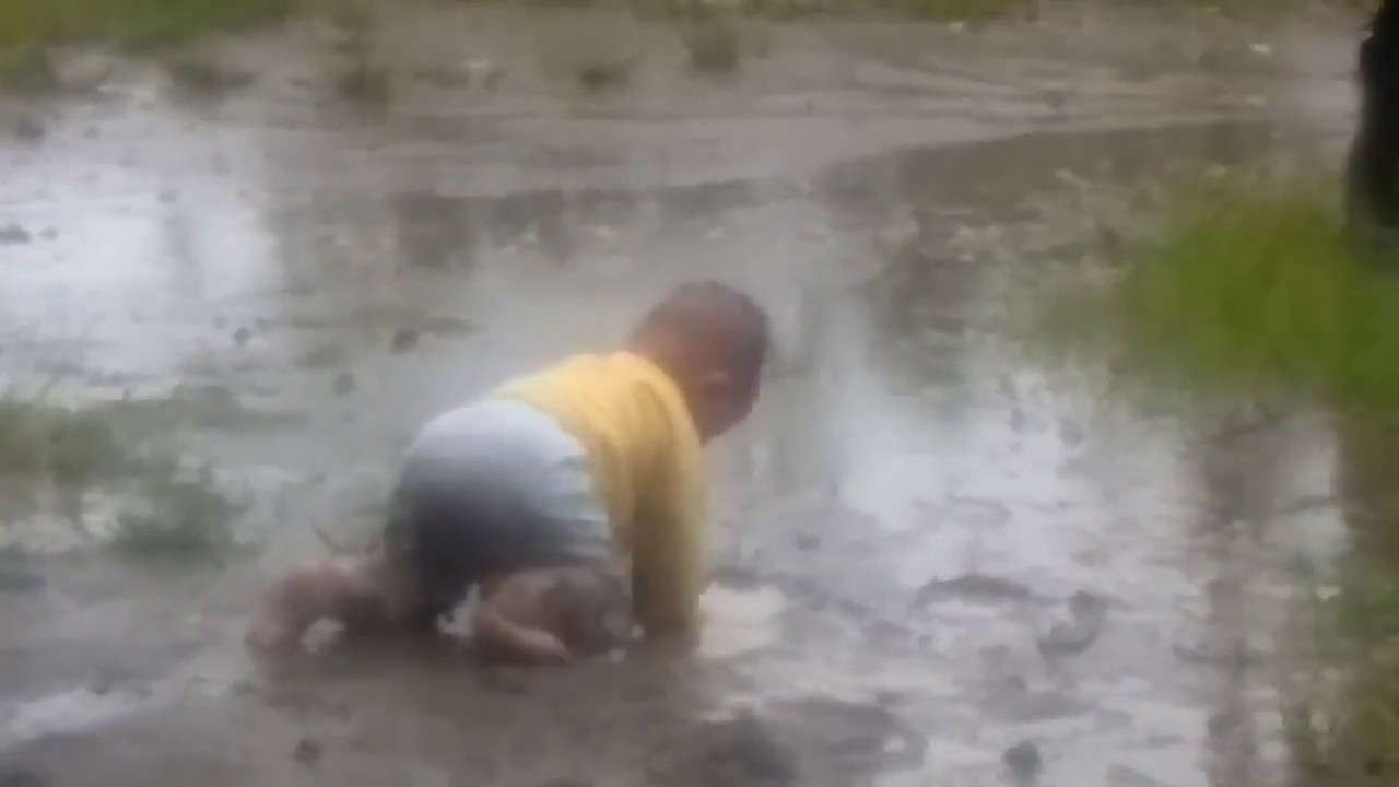 Mandi Hujan-Hujanan - YouTube