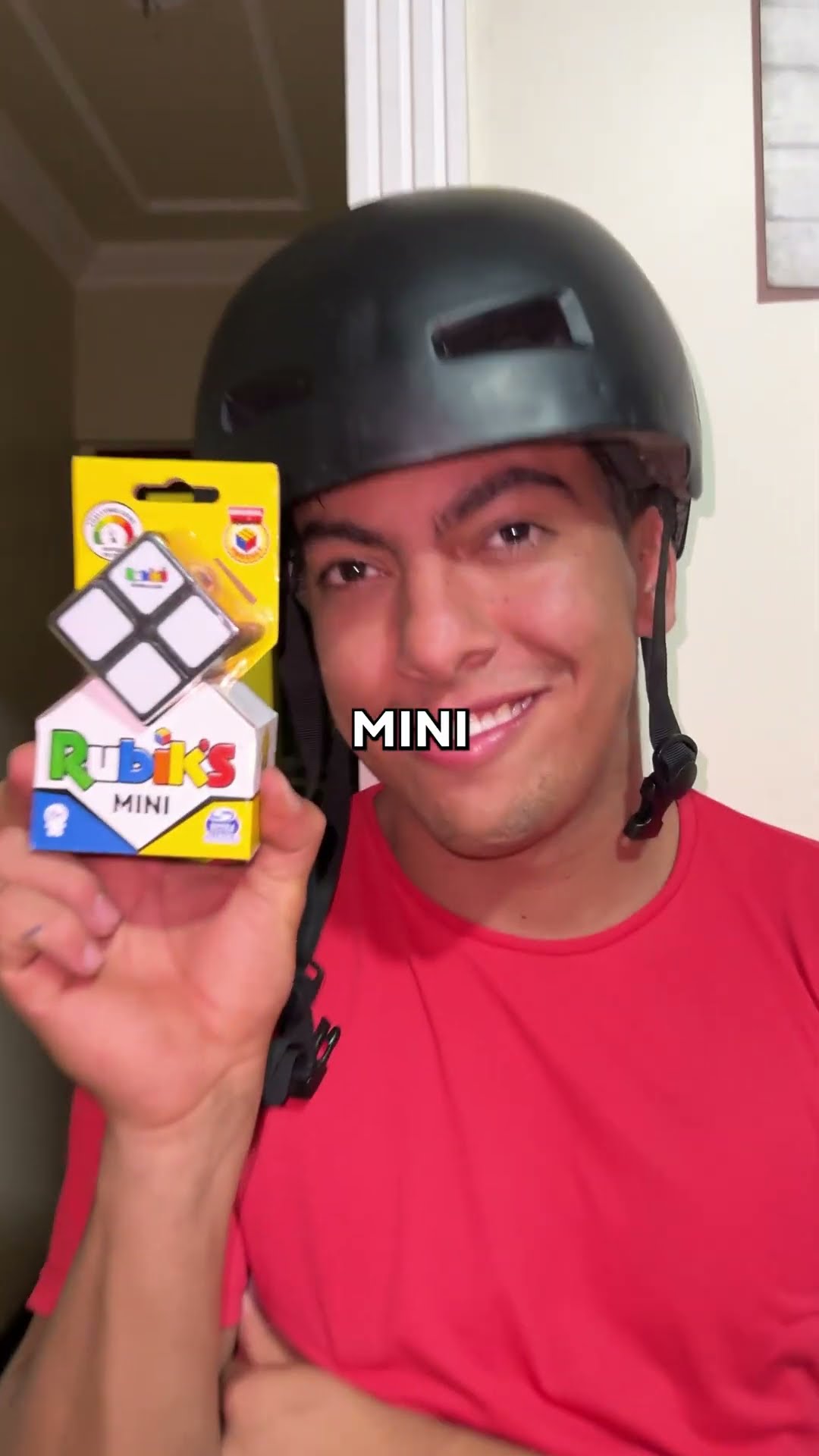 Ensinei a @giuliapainn montar o Cubo Magico da Rubiks! @DescubraoMundoBrincando #Publi