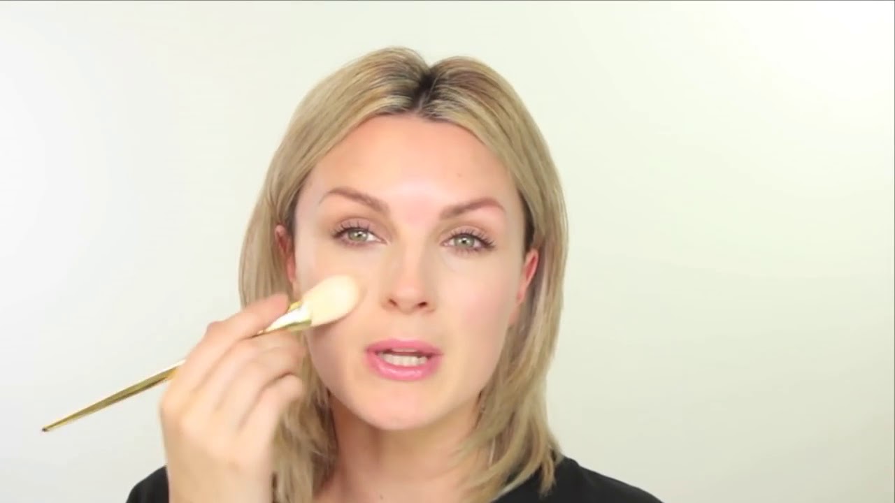 Real Techniques Bold Metals Трехгранная кисть для тональной основы 101 Triangle Foundation