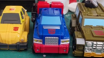A Damn Solid Grumpy Autobot! - Transformers Legacy United Gears