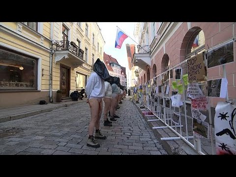 Estonya’da, Ukraynalı kadınlara tecavüzle suçlanan Rus askerleri protesto edildi