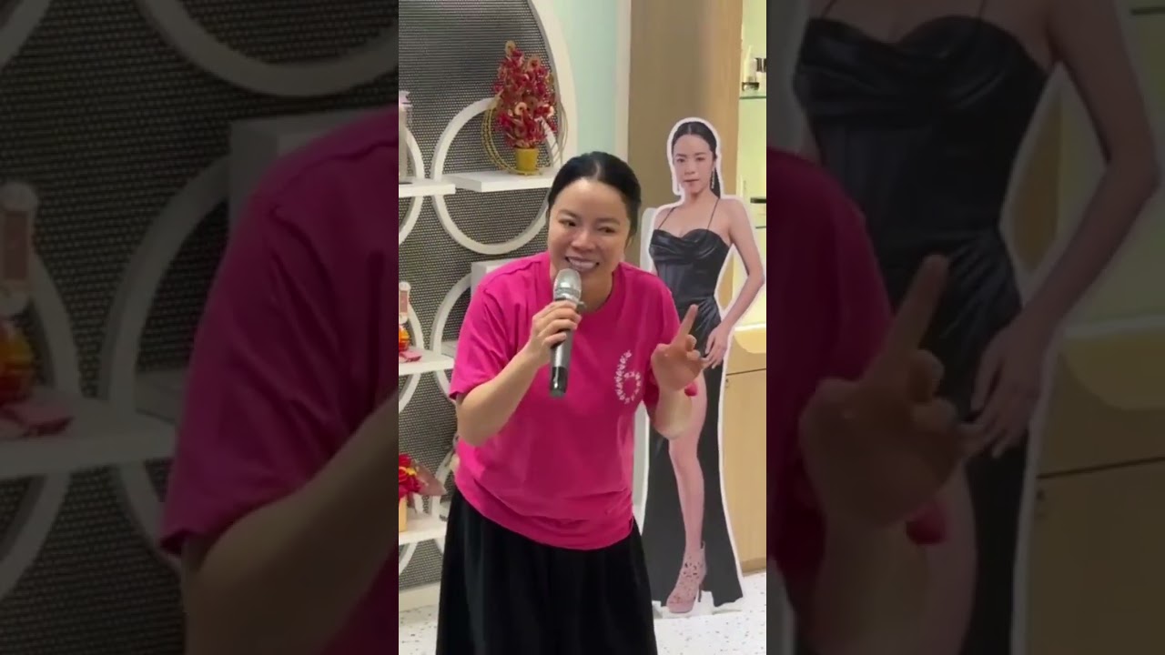 水蓉今年第一场线下引流连续唱了几首新年歌。水蓉祝大家庭马上发财，马年旺旺....