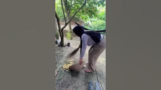 Bersih-Bersih Halaman rumah dulu mas ☺