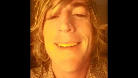 Ed Newton singing to Lola