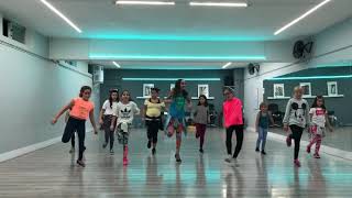 Zin Andreia Daniel w/ Zumba Kids class (Gianluca Vacchi, Luis Fonsi - Sigamos Bailando ft. Yandel)