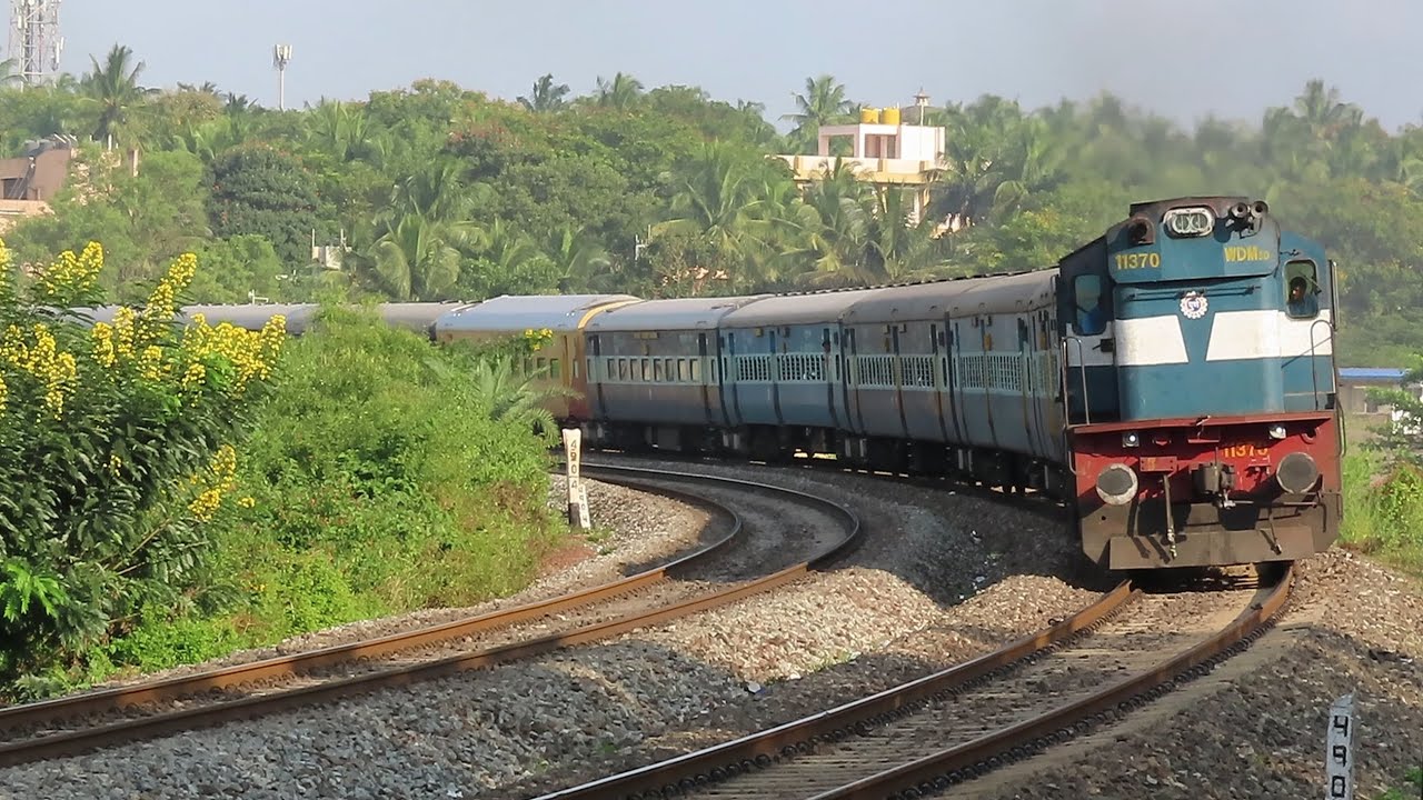 Fast Diesel Curving Trains  KARNATAKA Trains  South Western Railways