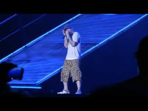 (+) 2. Eminem- Sing for the moment