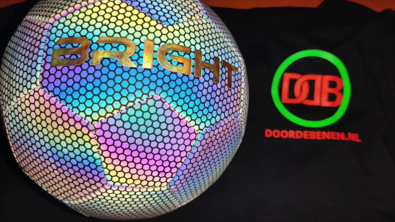 BRIGHT Lichtgevende Voetbal  - Getest door Doordebenen.nl